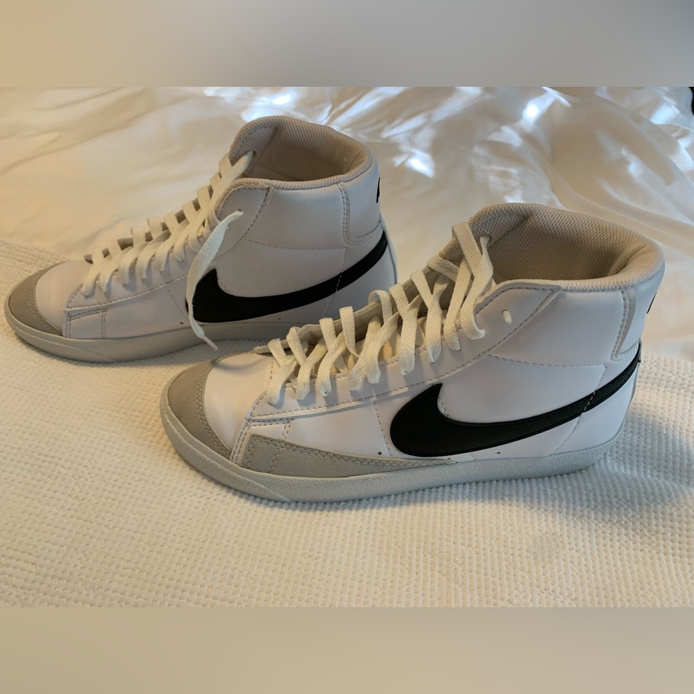 Nike Blazers Men’s size 9
